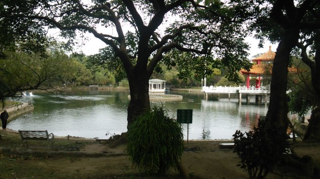 台南公園内にある燕潭といわれる池